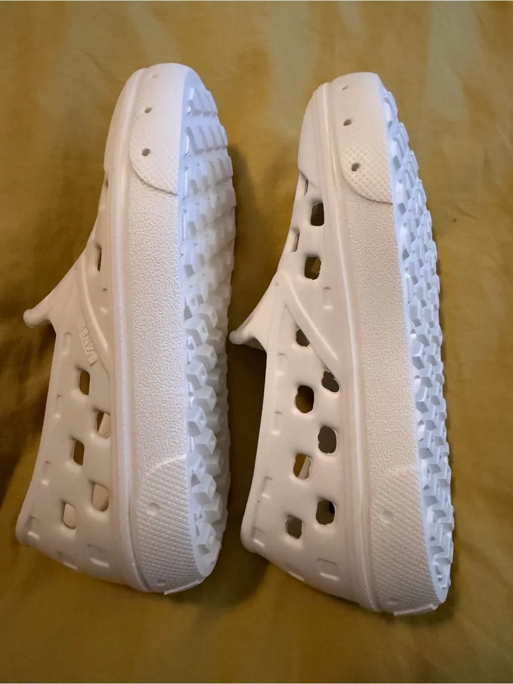**NWT** Vans Toddler Slip On TRK Shoes- Marshmallow White
